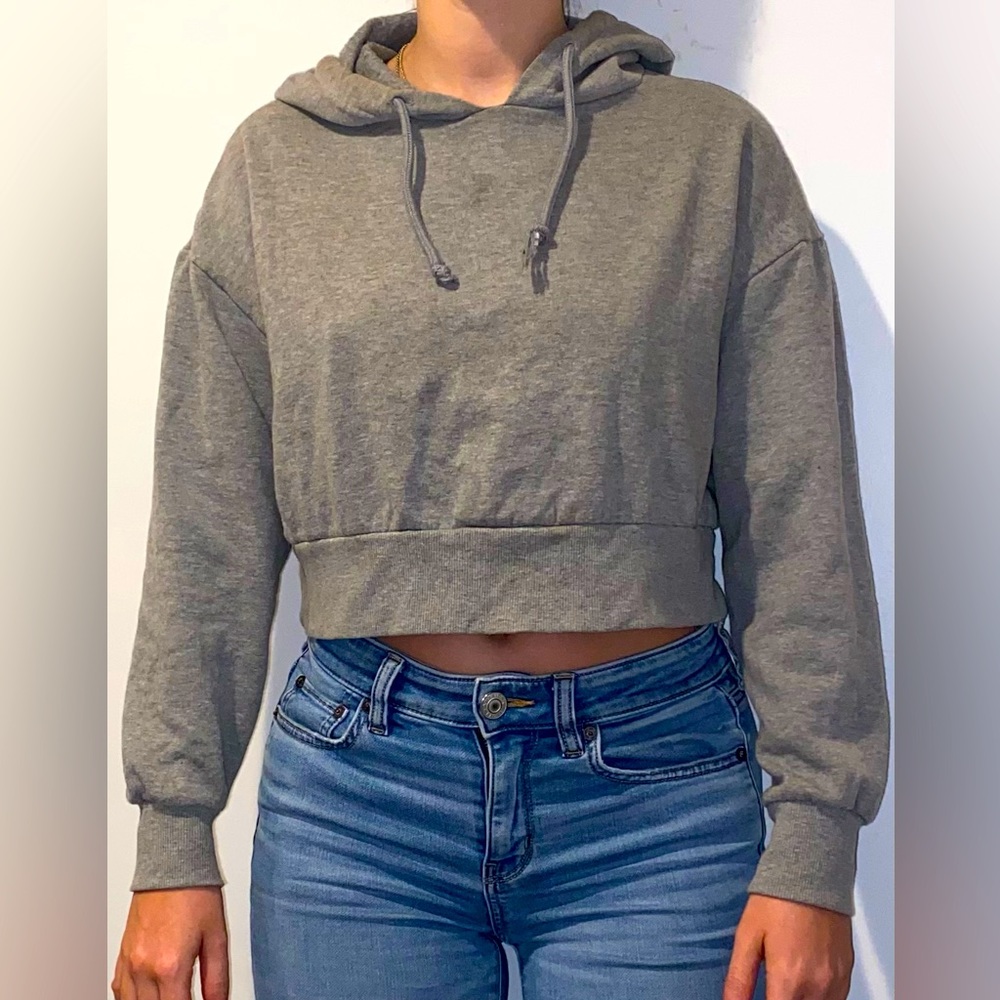 Forever 21 grey cropped cotton hooded sweatshirt size S